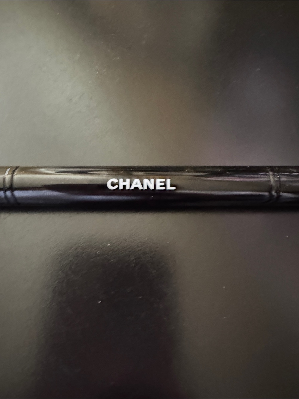 CHANEL Dual-Ended Eye Contour Brush - Black Lacquer - Picture 2 of 4